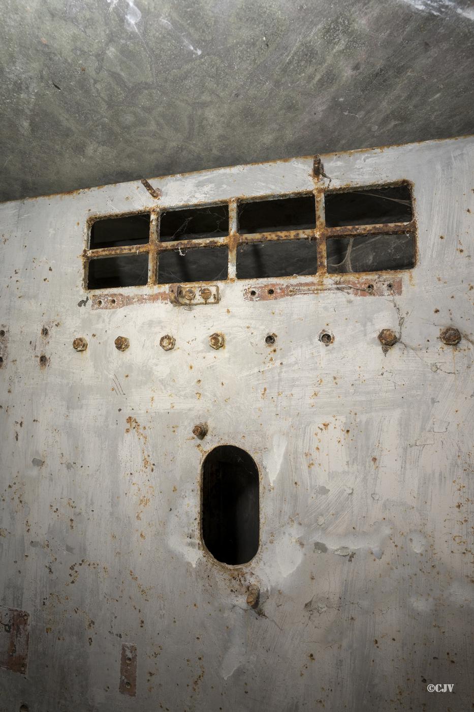 Ligne Maginot - 101 - TIEFENBACH NORD - (Casemate d'infanterie - double) - La porte d'entrée - Lia VERMEULEN