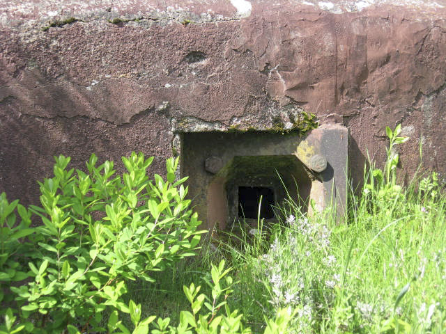 Ligne Maginot - HASPELSCHIEDT 1 (AVANT POSTE) - (Blockhaus pour arme infanterie) - Créneau FM - Christian LENHARD