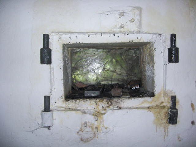 Ligne Maginot - HASPELSCHIEDT 3 (AVANT POSTE) - (Blockhaus pour arme infanterie) - Créneau du dispositif de mise a feu des mines - Christian LENHARD