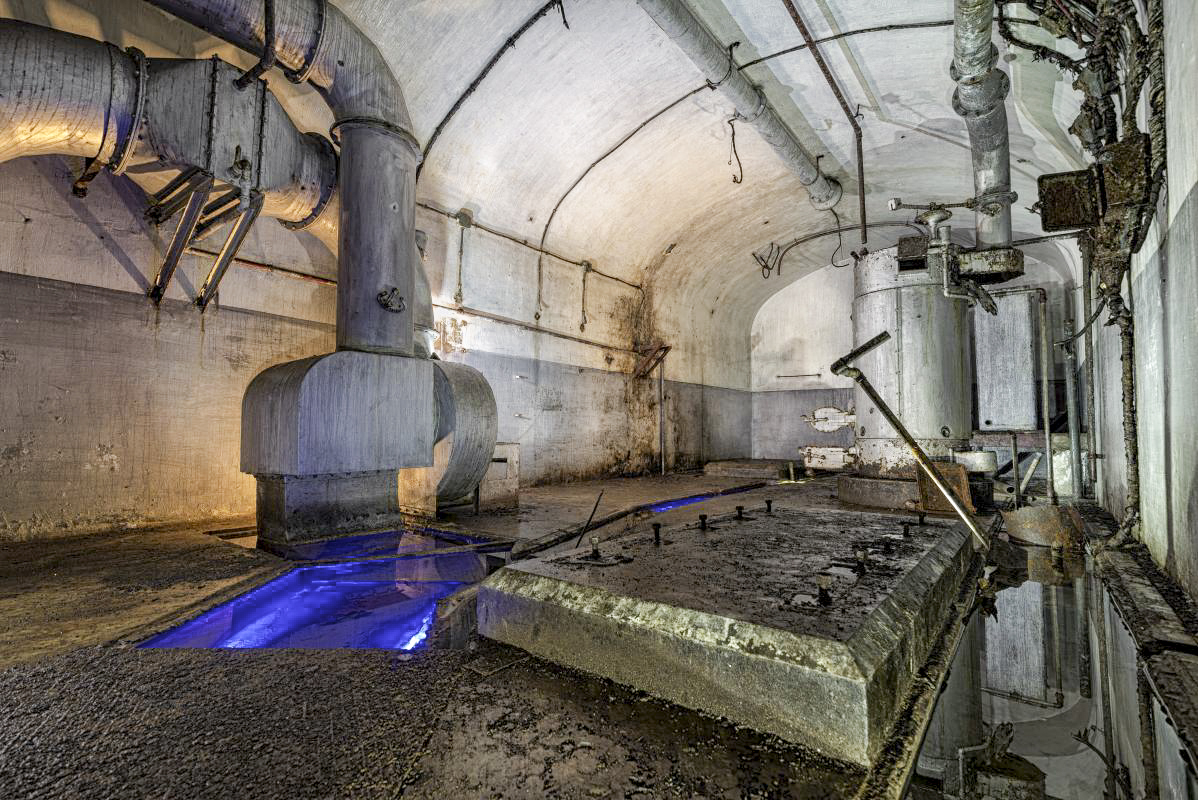 Ligne Maginot - LEGERET - (Abri) - L'usine électrique qui fournissait l'abri en électricité, malheureusement de nos jours elle est totalement dépouillée de ses moteurs ! - Patrimoine en Images