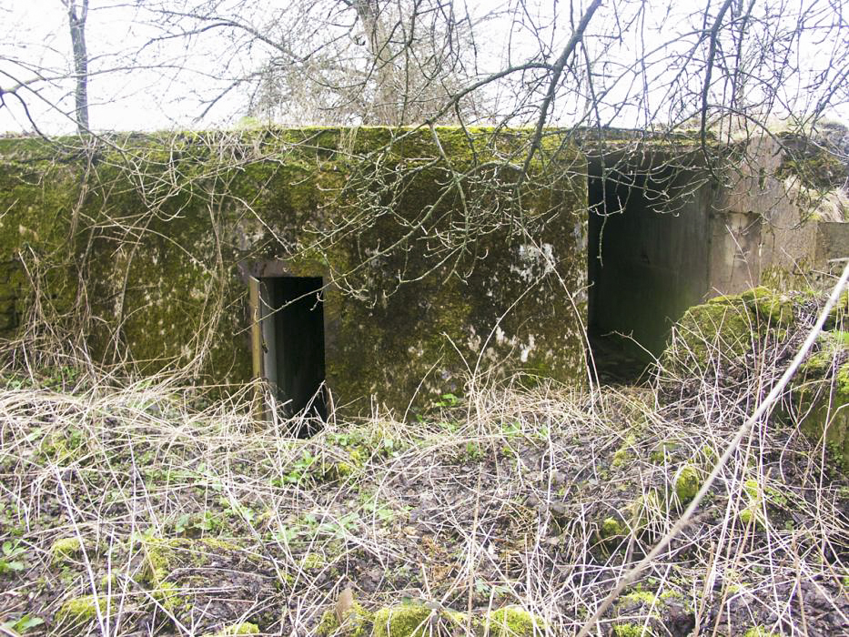 Ligne Maginot - LEGERET - M1BIS - (Blockhaus pour arme infanterie) - Vue rapprochée du coté - Pascal LAMBERT