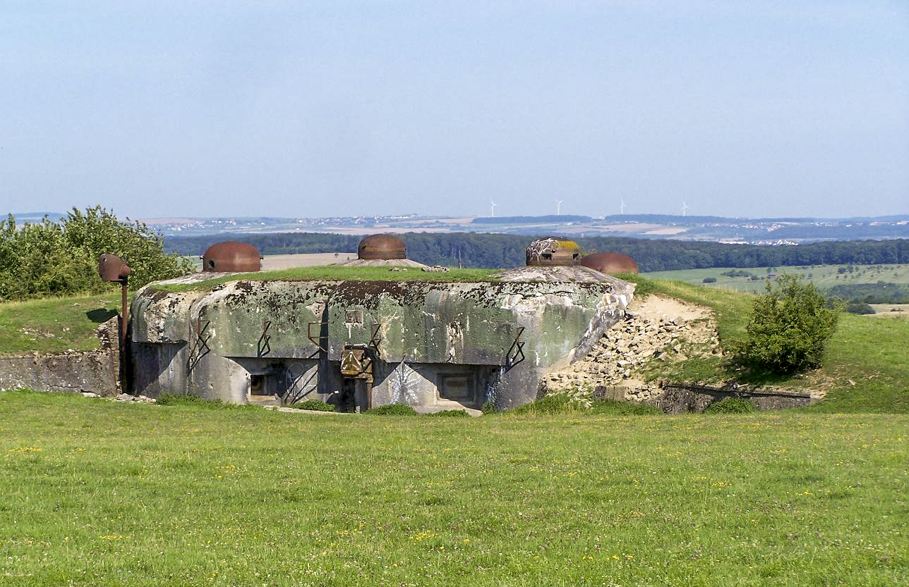 Ligne Maginot - HAUT POIRIER - (Ouvrage d'infanterie) - Bloc 1
Son camouflage est bien conservé - Gilles LENHARD