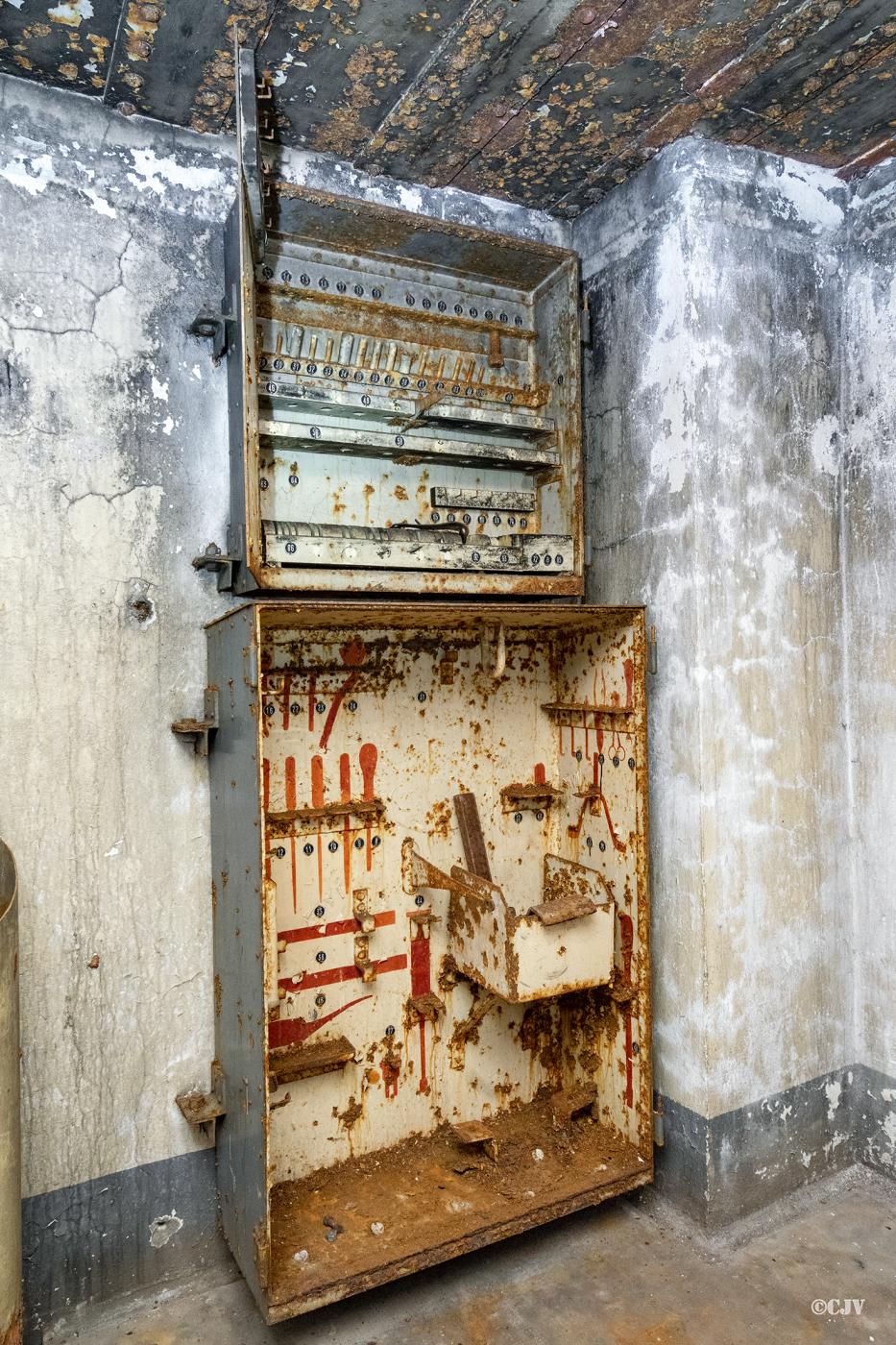 Ligne Maginot - HAUT POIRIER - (Ouvrage d'infanterie) - Bloc 1
Armoire de la cloche AM - Lia VERMEULEN
