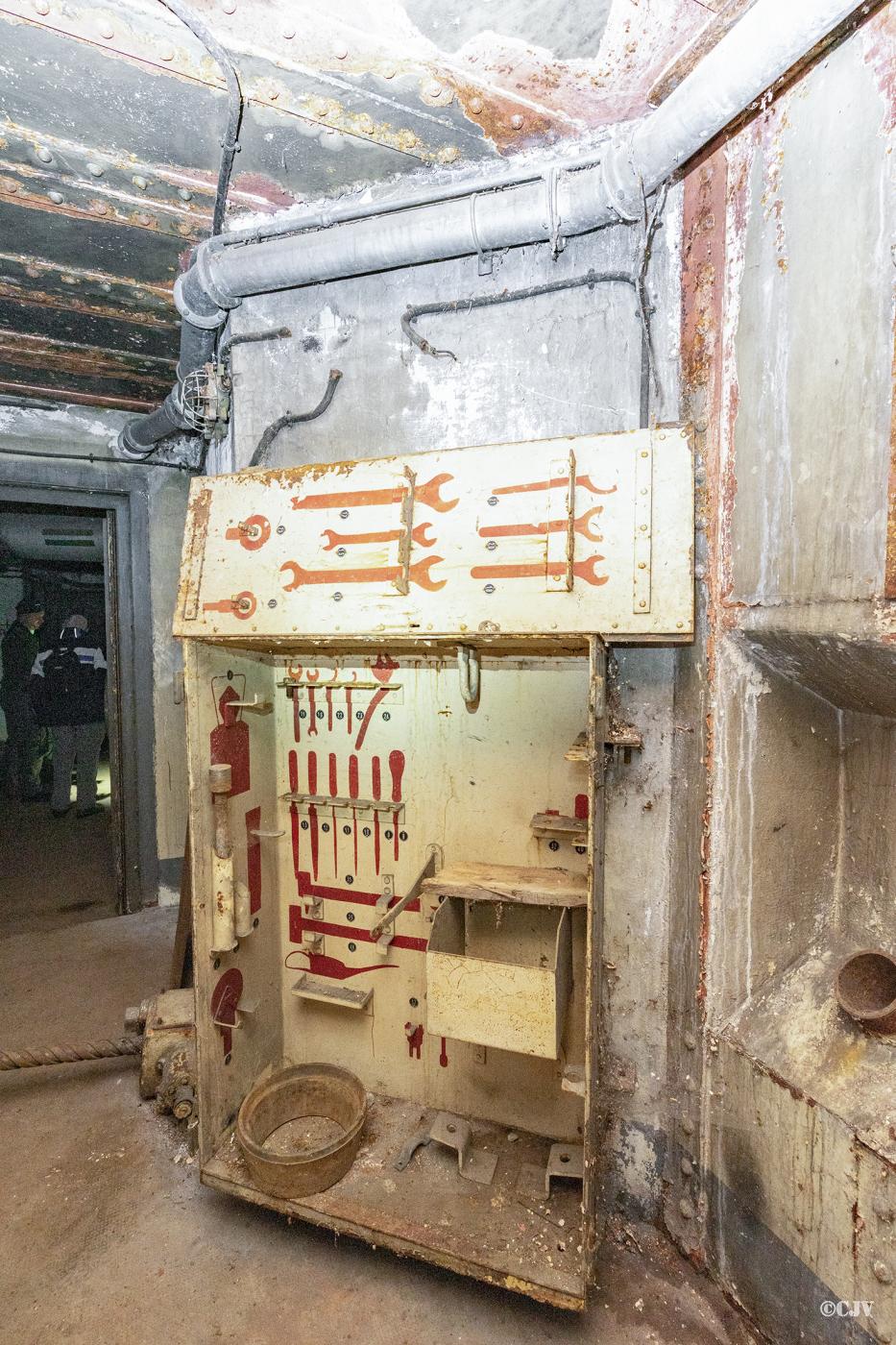 Ligne Maginot - HAUT POIRIER - (Ouvrage d'infanterie) - Bloc 1
Armoire de la cloche AM - Lia VERMEULEN