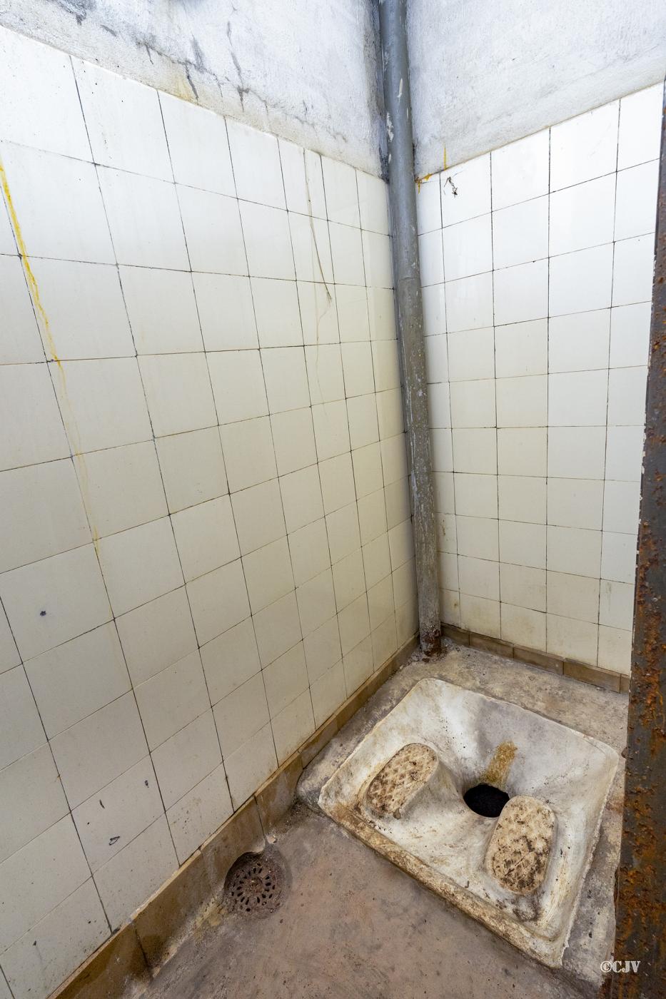 Ligne Maginot - HAUT POIRIER - (Ouvrage d'infanterie) - Bloc 1
Toilette - Lia VERMEULEN