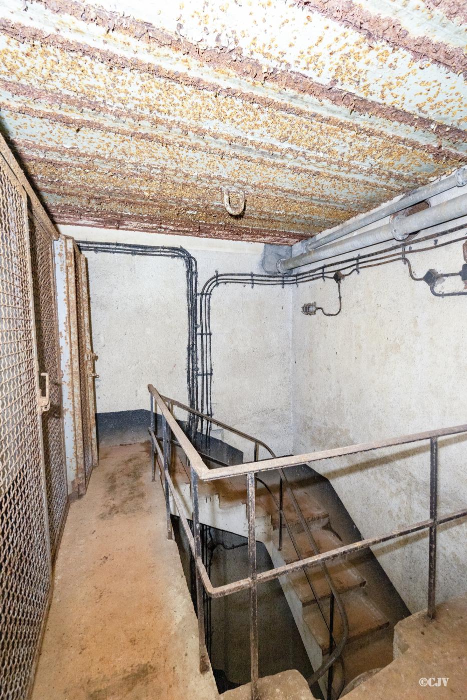 Ligne Maginot - HAUT POIRIER - (Ouvrage d'infanterie) - Bloc 2
L'escalier - Lia VERMEULEN