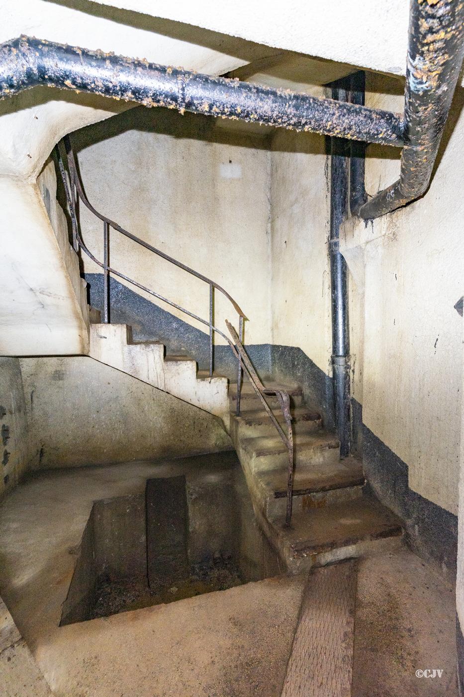 Ligne Maginot - HAUT POIRIER - (Ouvrage d'infanterie) - Bloc 2
En bas de l'escalier - Lia VERMEULEN