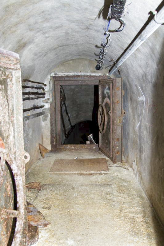 Ligne Maginot - HAUT POIRIER - (Ouvrage d'infanterie) - Entrée de l'égout visitable qui mène au bloc 4 - Michel Teiten