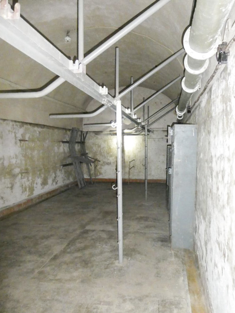 Ligne Maginot - HAUT POIRIER - (Ouvrage d'infanterie) - Chambrée troupe
Armatures et supports pour hamacs - ELLENA - CUNY