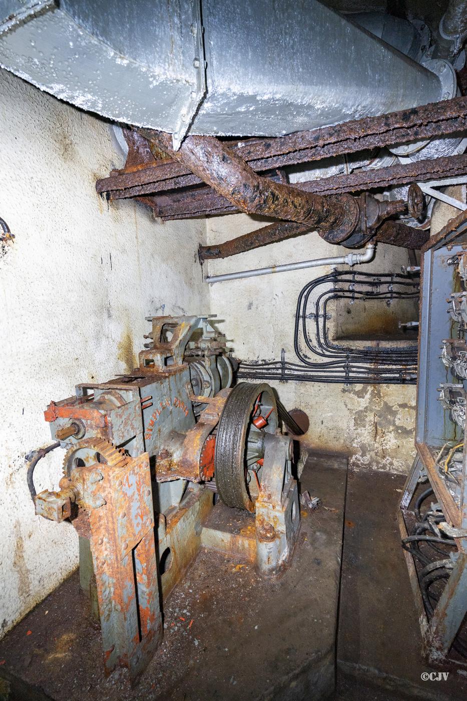 Ligne Maginot - HAUT POIRIER - (Ouvrage d'infanterie) - Monte-charge - Lia VERMEULEN