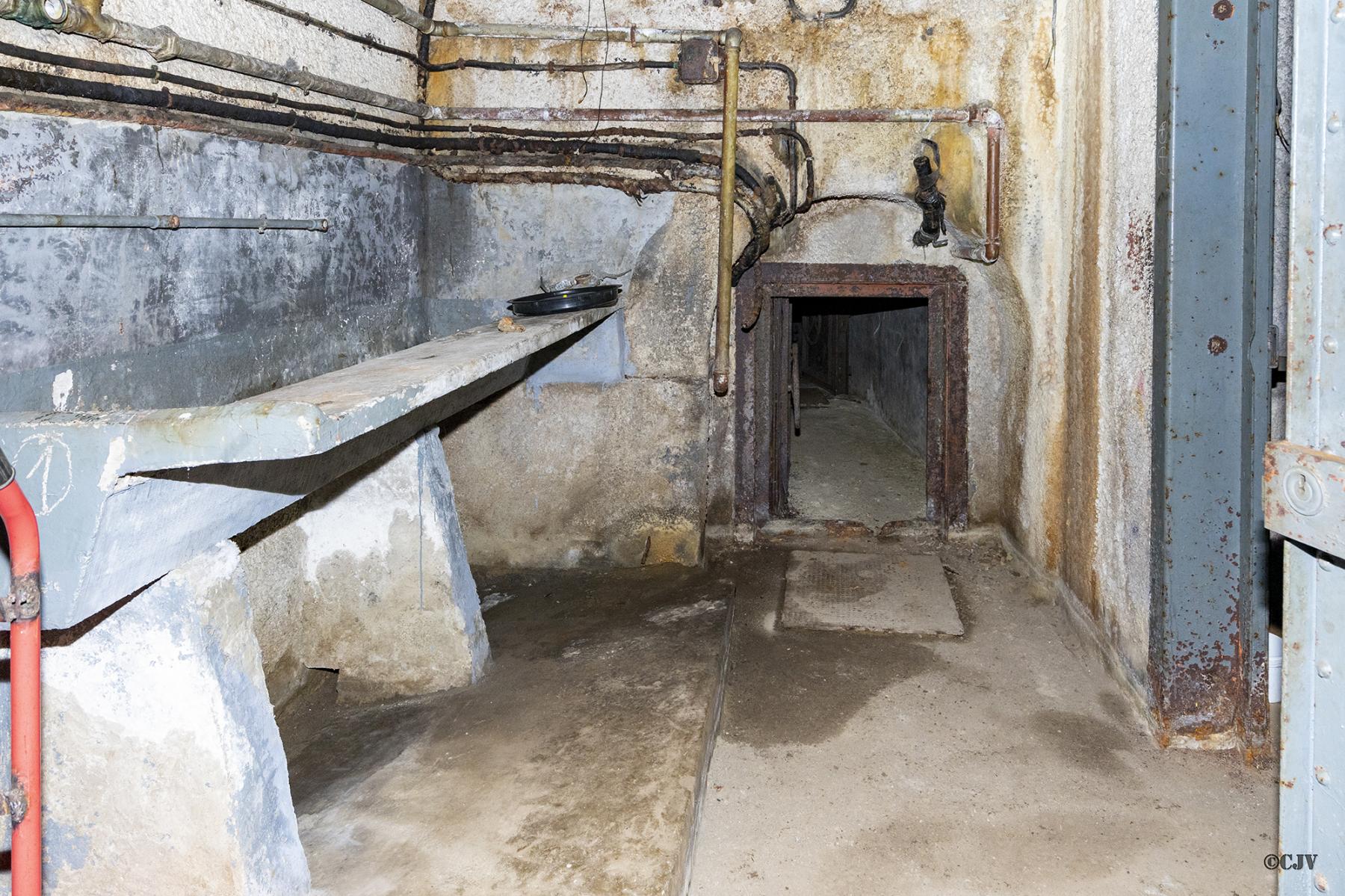 Ligne Maginot - HAUT POIRIER - (Ouvrage d'infanterie) - L'entrée de l’égout vers le bloc 4 - Lia VERMEULEN