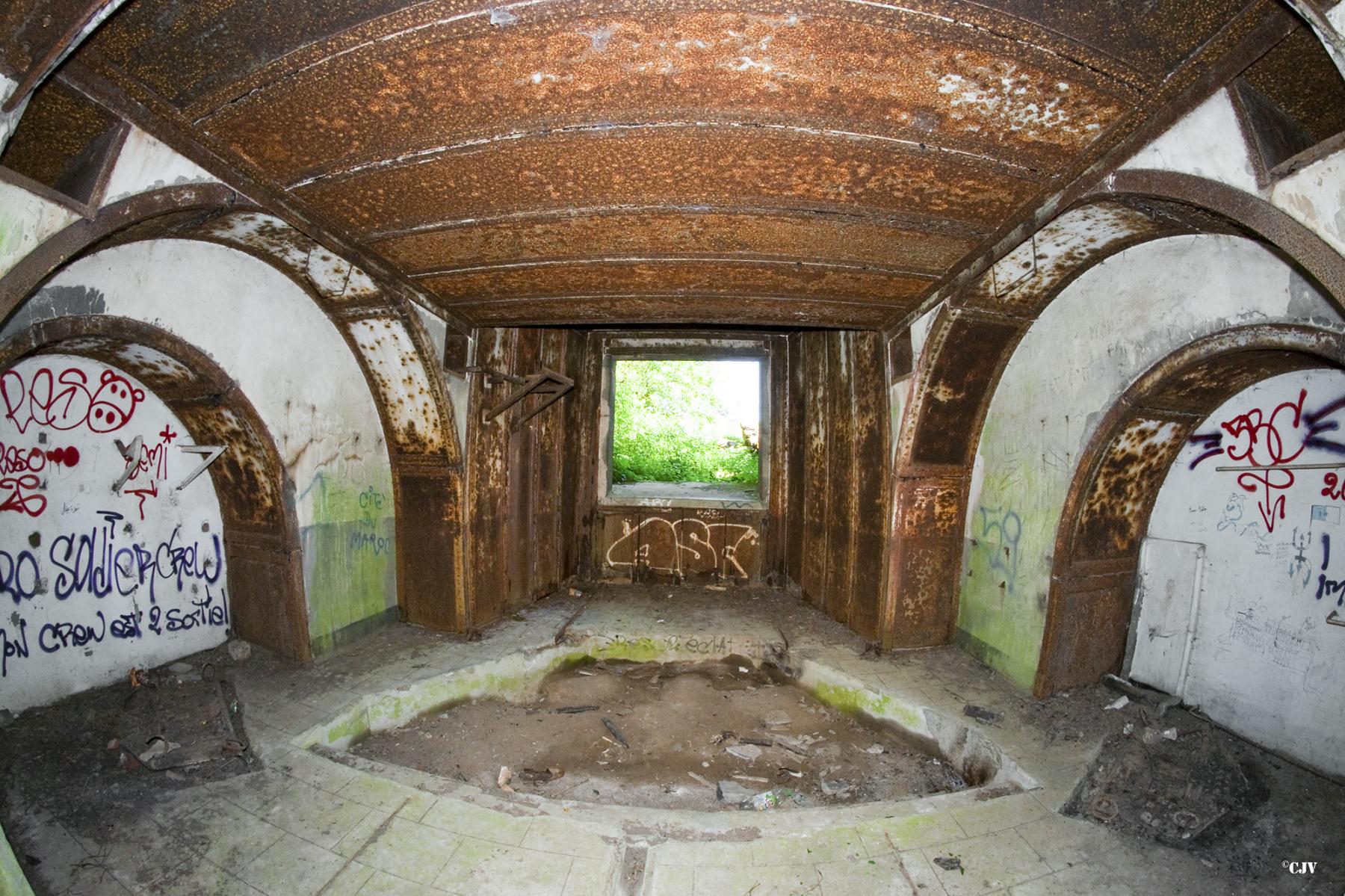 Ligne Maginot - SUD OUEST DE MAULDE - CASEMATE DE 155 - (Casemate d'artillerie) - La chambre de tir - Lia VERMEULEN