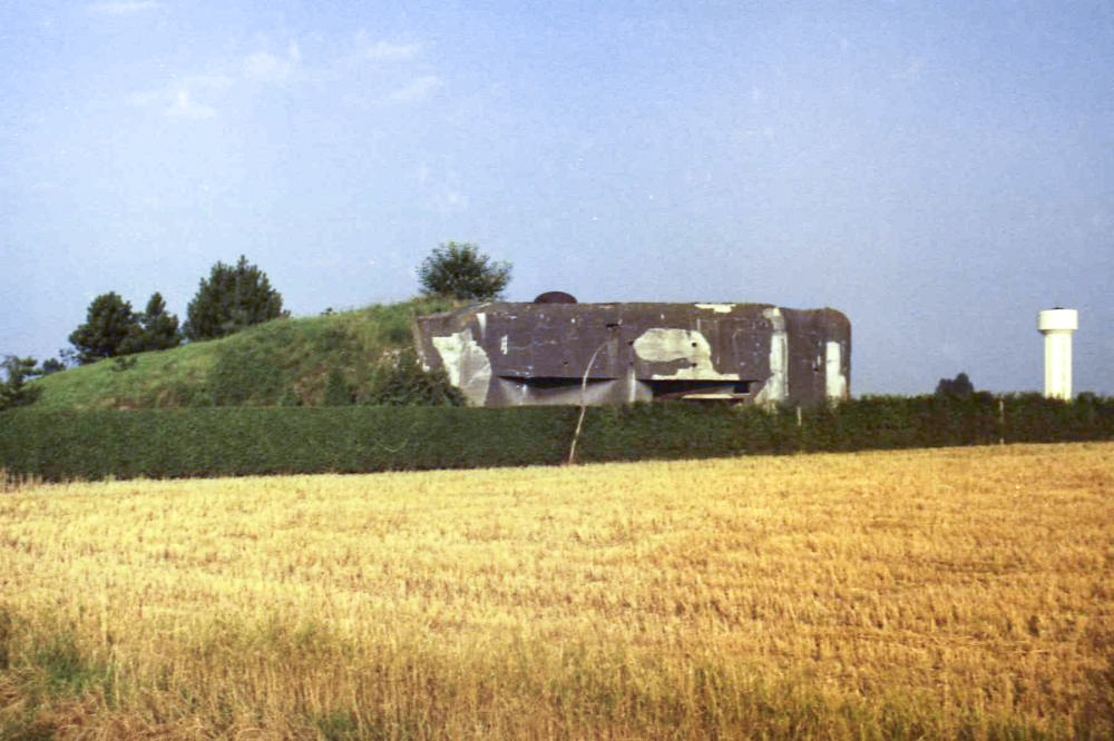 Ligne Maginot - MAULDE SUD - (Casemate d'infanterie - Double) - La casemate vue de l'Ouest, au soleil couchant. - legarsdunord