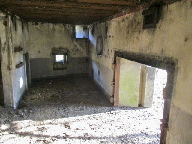 Ligne Maginot - RODIGNIES EST - (Casemate d'infanterie - Double) - Entrée matériel et chambre de tir mitrailleuse droite - Smardz Félix
