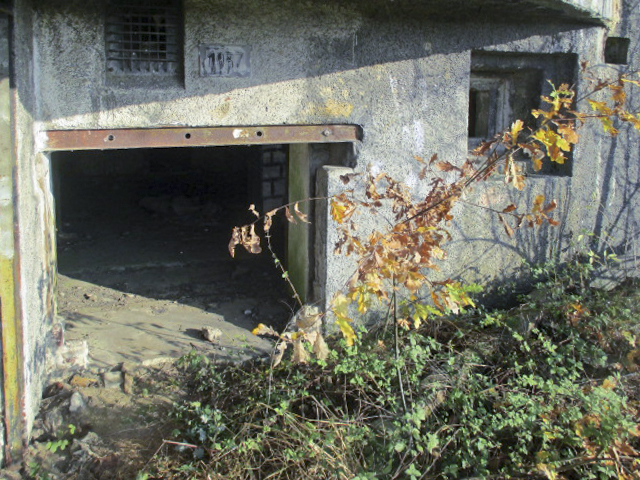 Ligne Maginot - CHATEAU L'ABBAYE - (Casemate d'infanterie - Double) - Entrée du blockhaus. - Smardz Félix