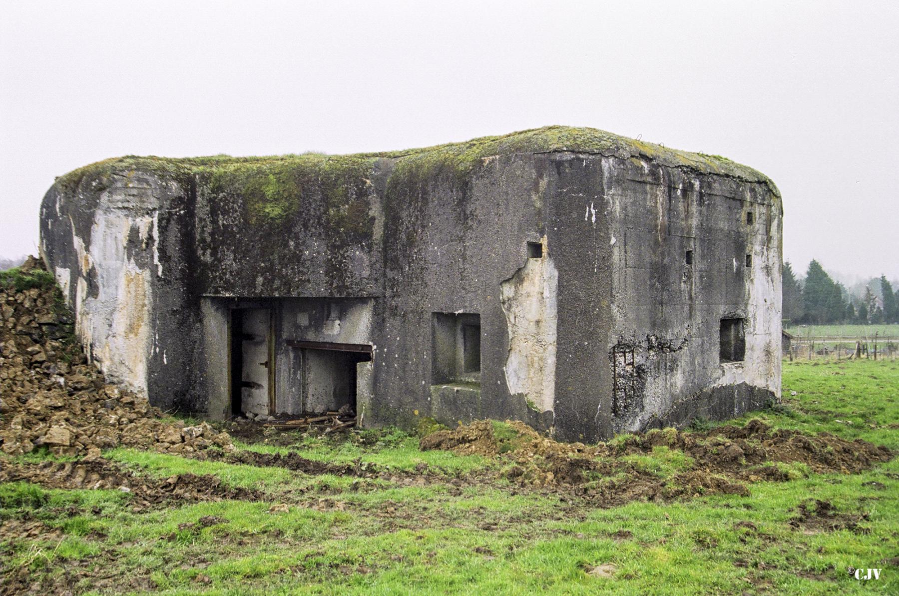 Ligne Maginot - BRUILLE SUD 2 - (Casemate d'infanterie - Simple) - L'entrée du matériel et entrée hommes - Lia VERMEULEN