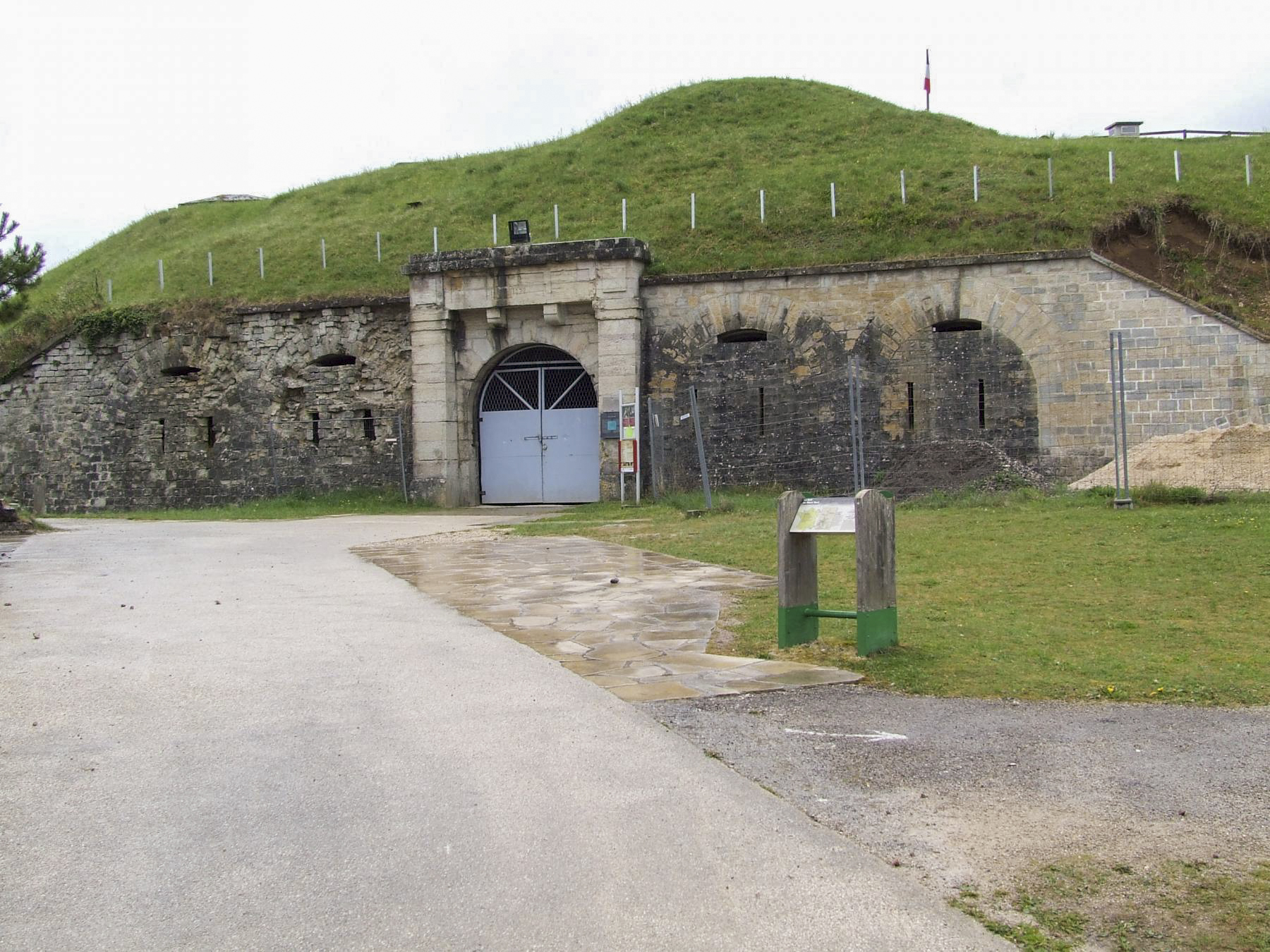 Ligne Maginot - FORT DU MONT-BART - (PC de Sous-Secteur) - L'entrée du fort - STENGER Mathieu