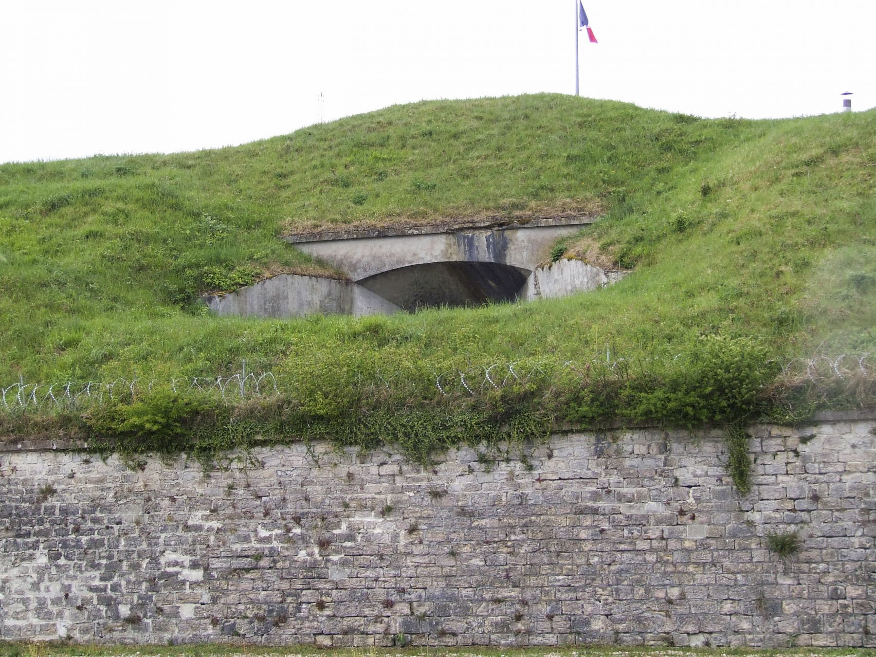Ligne Maginot - FORT DU MONT-BART - (PC de Sous-Secteur) - Une casemate à tir direct, batterie Denise de 1940. - STENGER Mathieu