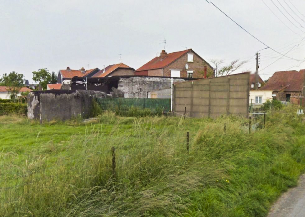 Ligne Maginot - A52 - CURGIES SUD - (Blockhaus pour canon) - L'arrière de la casemate - Google Streetview