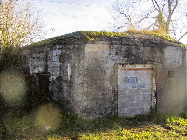 Ligne Maginot - FORT DU MASSY - (Blockhaus pour canon) - Visible du chemin de halage des Mazys. - Smardz Félix