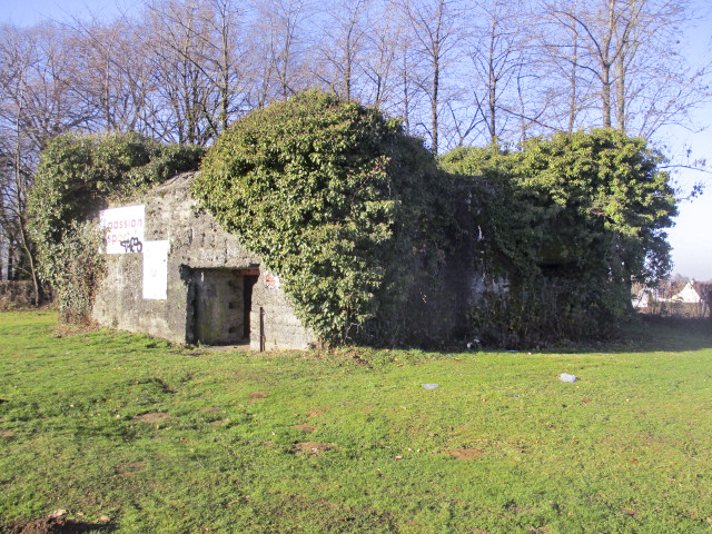 Ligne Maginot - A61 - NOYER - LE PHILANTHROPE - (Blockhaus lourd type STG / STG-FCR - Simple) - Le blockhaus est situé à proximité d'un terrain de jeux. - Smardz Félix