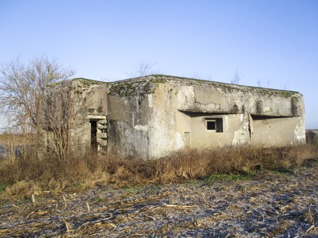 Ligne Maginot - A64 - QUATRE VENTS - (Blockhaus lourd type STG / STG-FCR - Double) - Chambres de tir sud-est et à gauche, l'entrée du personnel - Smardz Félix