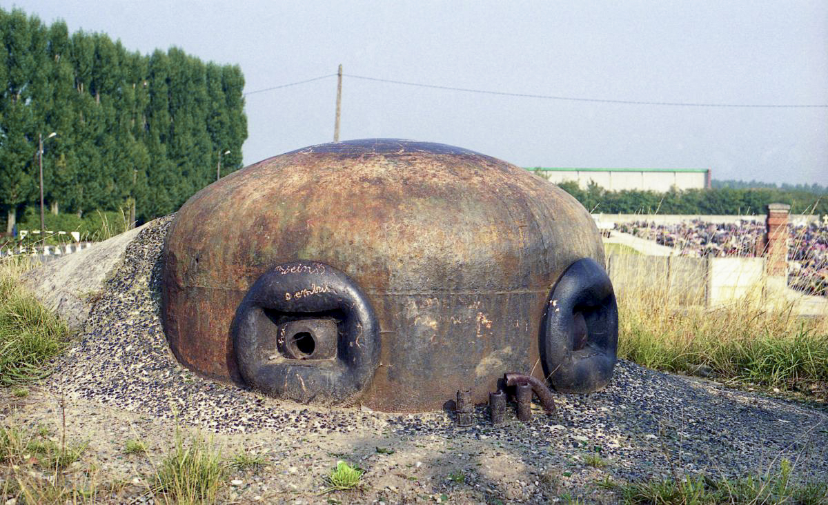 Ligne Maginot - CIMETIERE D'ESCAUPONT EST - C12 - (Casemate d'infanterie) -  - Valentin Hemmert