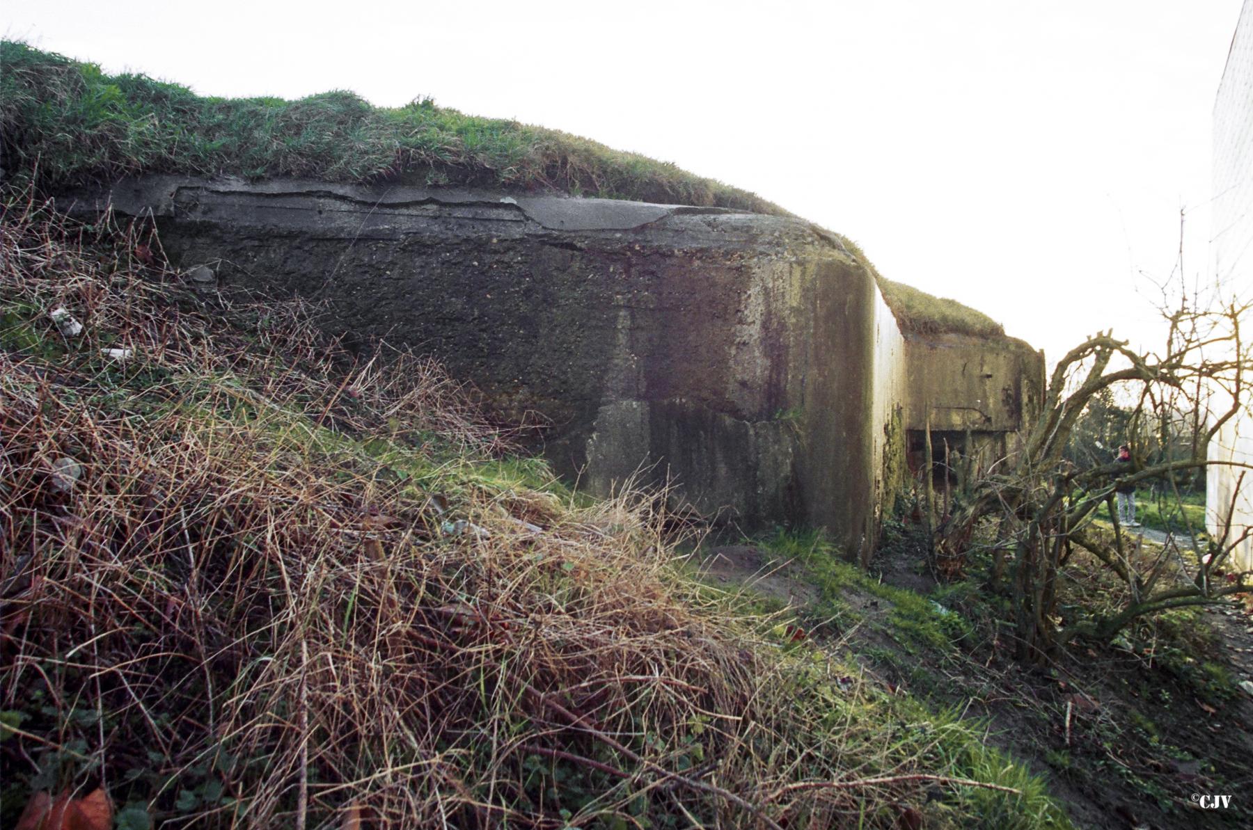 Ligne Maginot - CIMETIERE D'ESCAUPONT OUEST - C11 - (Casemate d'infanterie) -  - Caspar Vermeulen