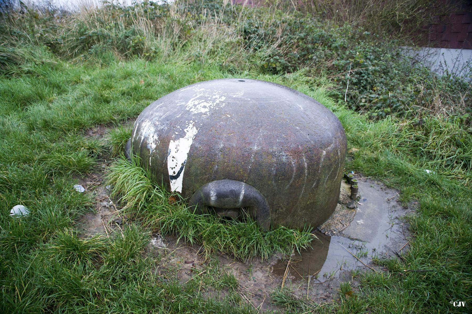 Ligne Maginot - CIMETIERE D'ESCAUPONT OUEST - C11 - (Casemate d'infanterie) - La cloche - Lia VERMEULEN
