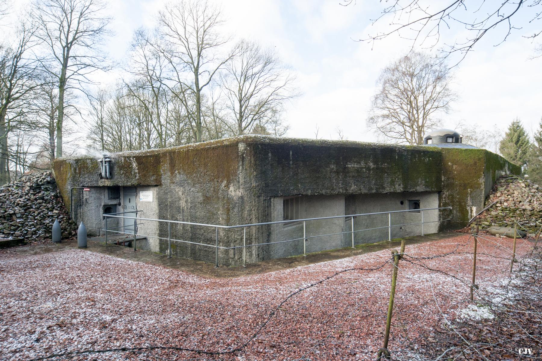 Ligne Maginot - CIMETIERE DU MONT DES BRUYERES - C2 - (Casemate d'infanterie) -  - Caspar Vermeulen