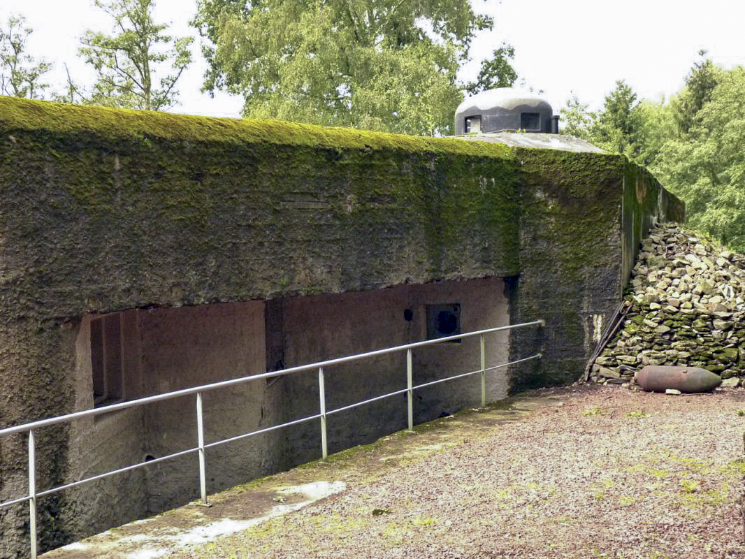 Ligne Maginot - CIMETIERE DU MONT DES BRUYERES - C2 - (Casemate d'infanterie) -  - JMBrams