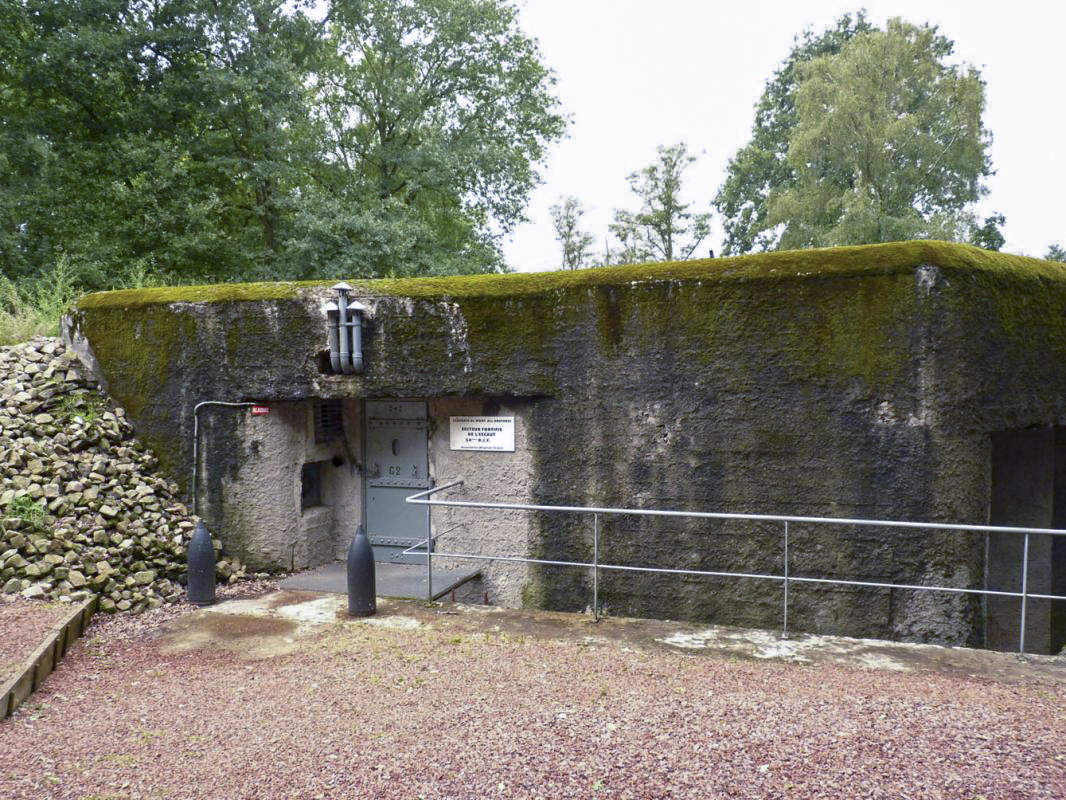 Ligne Maginot - CIMETIERE DU MONT DES BRUYERES - C2 - (Casemate d'infanterie) -  - JMBrams