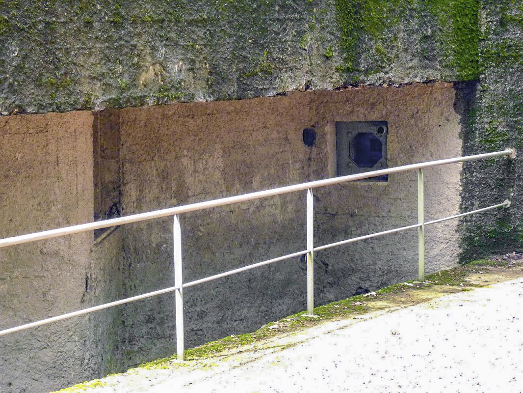 Ligne Maginot - CIMETIERE DU MONT DES BRUYERES - C2 - (Casemate d'infanterie) -  - JMBrams