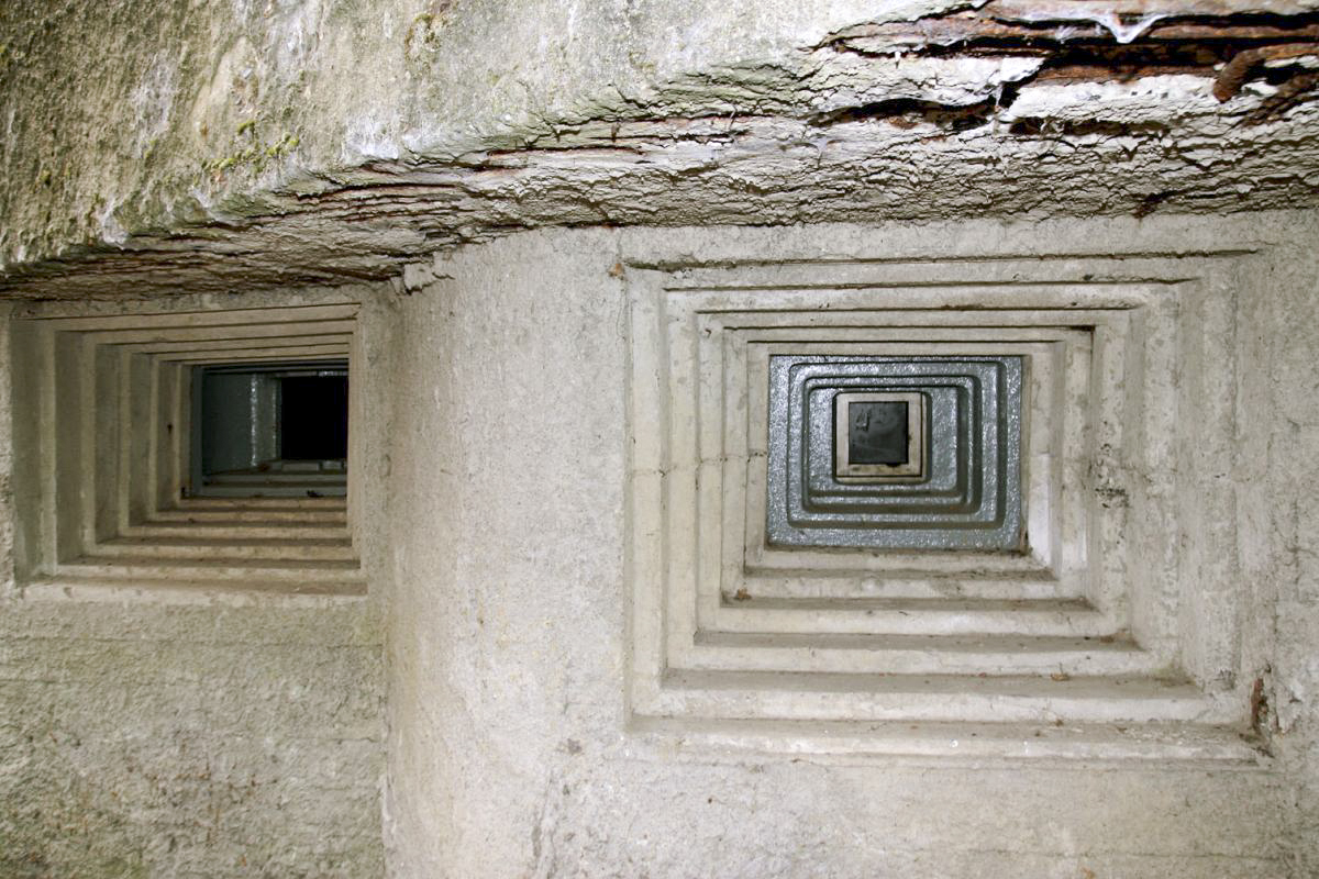Ligne Maginot - CIMETIERE DU MONT DES BRUYERES - C2 - (Casemate d'infanterie) -  - JMBrams