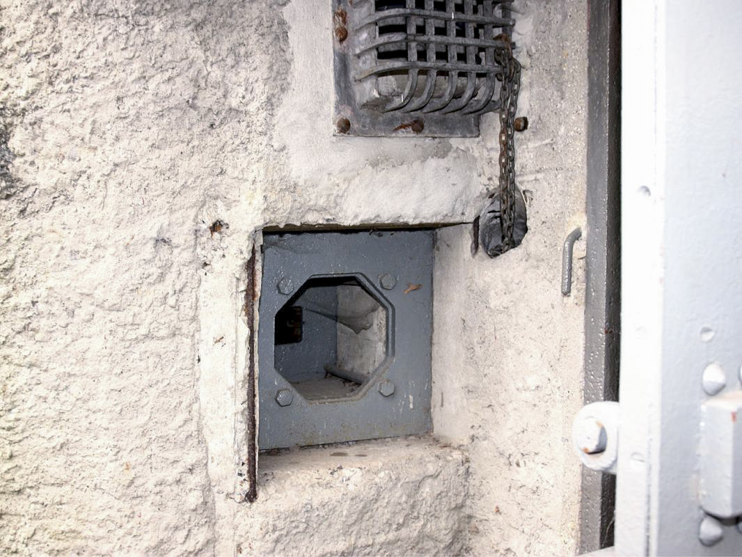 Ligne Maginot - CIMETIERE DU MONT DES BRUYERES - C2 - (Casemate d'infanterie) -  - JMBrams