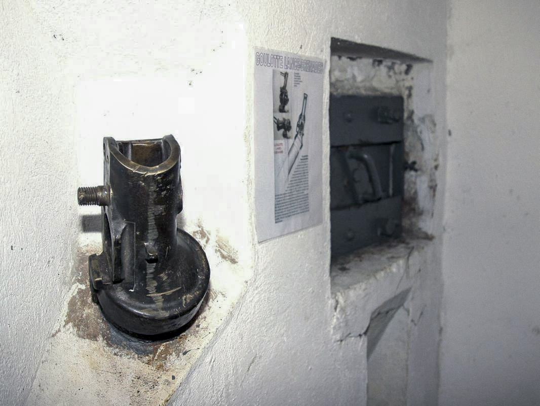 Ligne Maginot - CIMETIERE DU MONT DES BRUYERES - C2 - (Casemate d'infanterie) -  - JMBrams