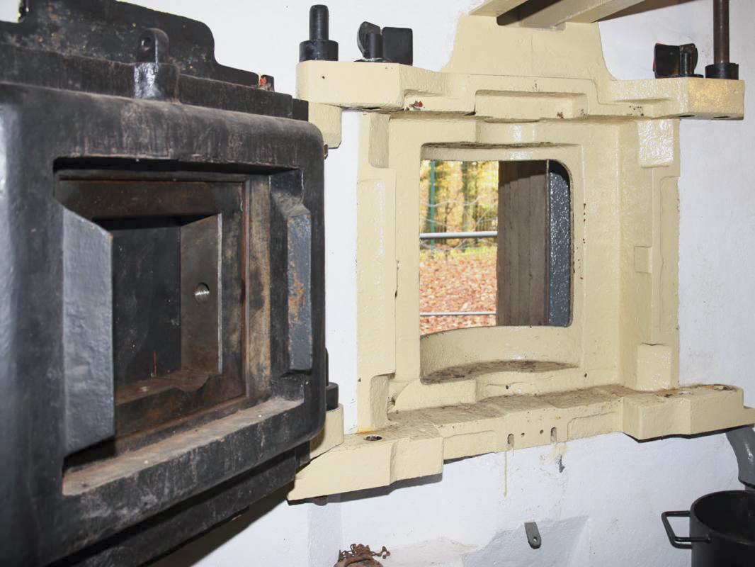 Ligne Maginot - CIMETIERE DU MONT DES BRUYERES - C2 - (Casemate d'infanterie) -  - JMBrams