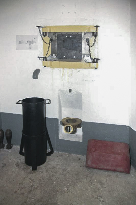 Ligne Maginot - CIMETIERE DU MONT DES BRUYERES - C2 - (Casemate d'infanterie) -  - JMBrams