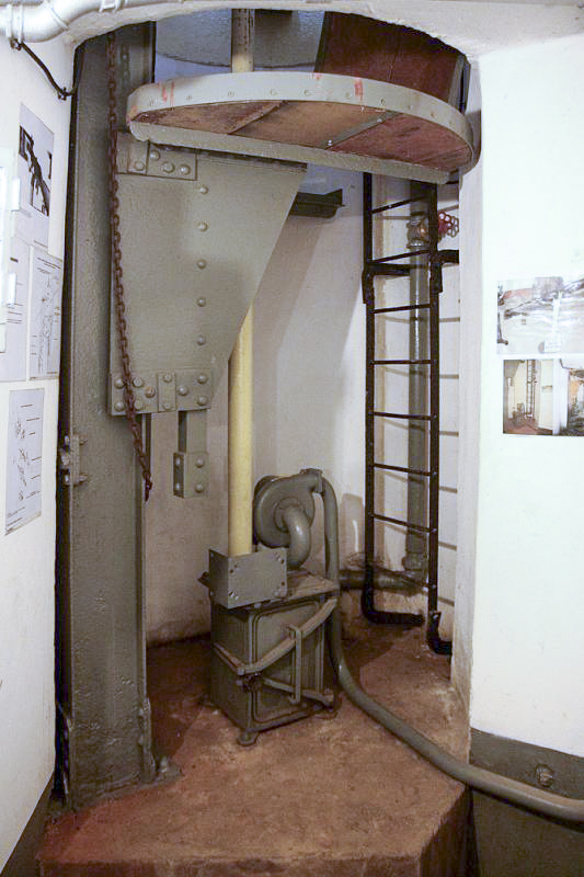 Ligne Maginot - CIMETIERE DU MONT DES BRUYERES - C2 - (Casemate d'infanterie) -  - JMBrams