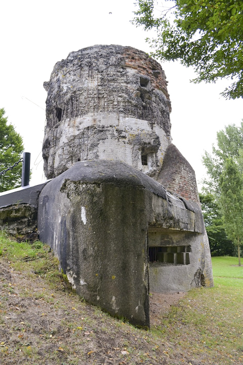 Ligne Maginot - LA TOUR - (Blockhaus pour canon) -  - PAVEL Jan