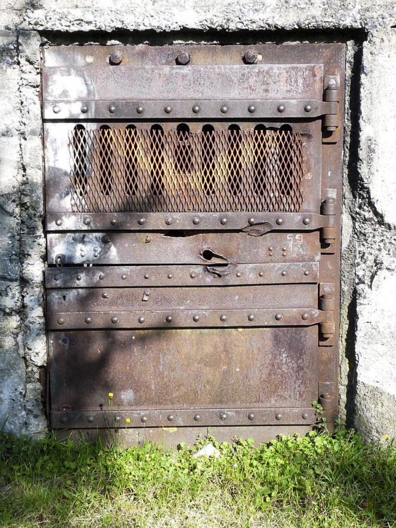 Ligne Maginot - ODOMEZ - (Blockhaus pour canon) - Porte d'entrée du blockhaus - Sylvie Laure LAMBERT