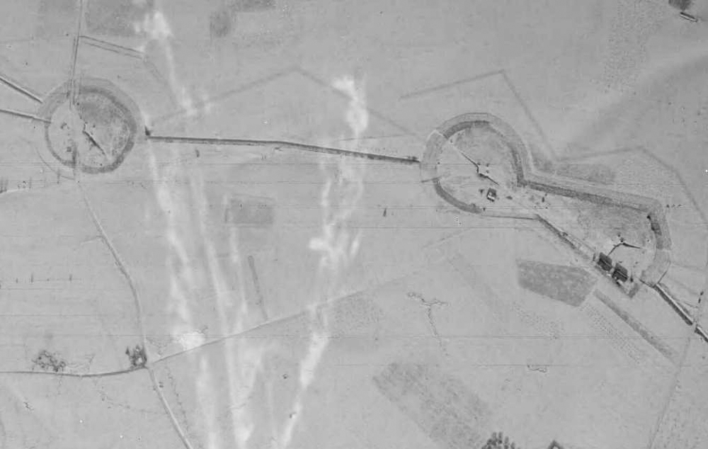 Ligne Maginot - ETH - (Ouvrage d'infanterie) - Photo aérienne de l'hiver 1940, où l'on distingue aussi la casemate de JENLAIN - IGN - Géoportail 1940