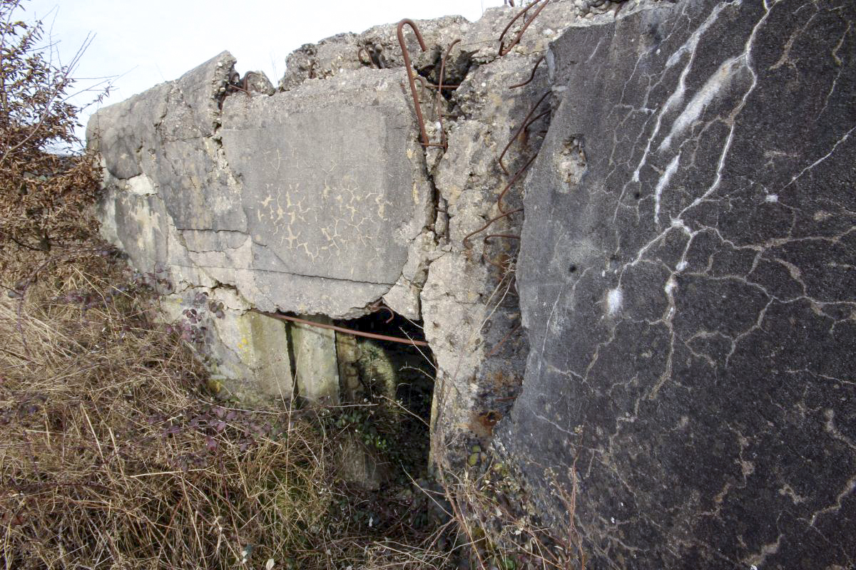 Ligne Maginot - C15N - LA BARRIERE 1 - (Blockhaus pour canon) - L'entrée du matériel - Michel & Philippe ZIMMER