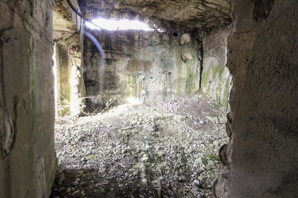 Ligne Maginot - C15N - LA BARRIERE 1 - (Blockhaus pour canon) - La chambre de tir vue depuis l'entrée du personnel - Michel & Philippe ZIMMER