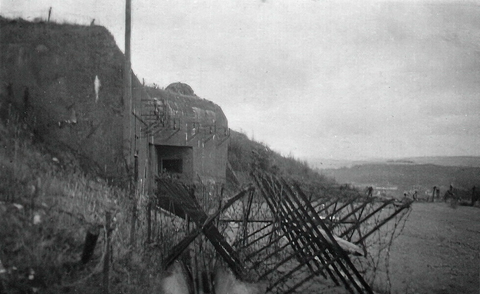 Ligne Maginot - SCHIESSECK - (Ouvrage d'artillerie) - L'EH sous un angle un peu particulier. La citadelle de Bitche tout au fond. - Inconnu