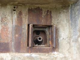 Ligne Maginot - FERMONT - A2 - (Ouvrage d'artillerie) - Bloc 4
Créneau pour canon-obusier de 75 mle 32 et ses volets de masquage