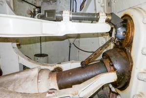 Ligne Maginot - SAINT OURS HAUT (SOH) - (Ouvrage d'artillerie) - Bloc 2
Etage supérieur
Lunette de visée au-dessus du tube du mortier de 75