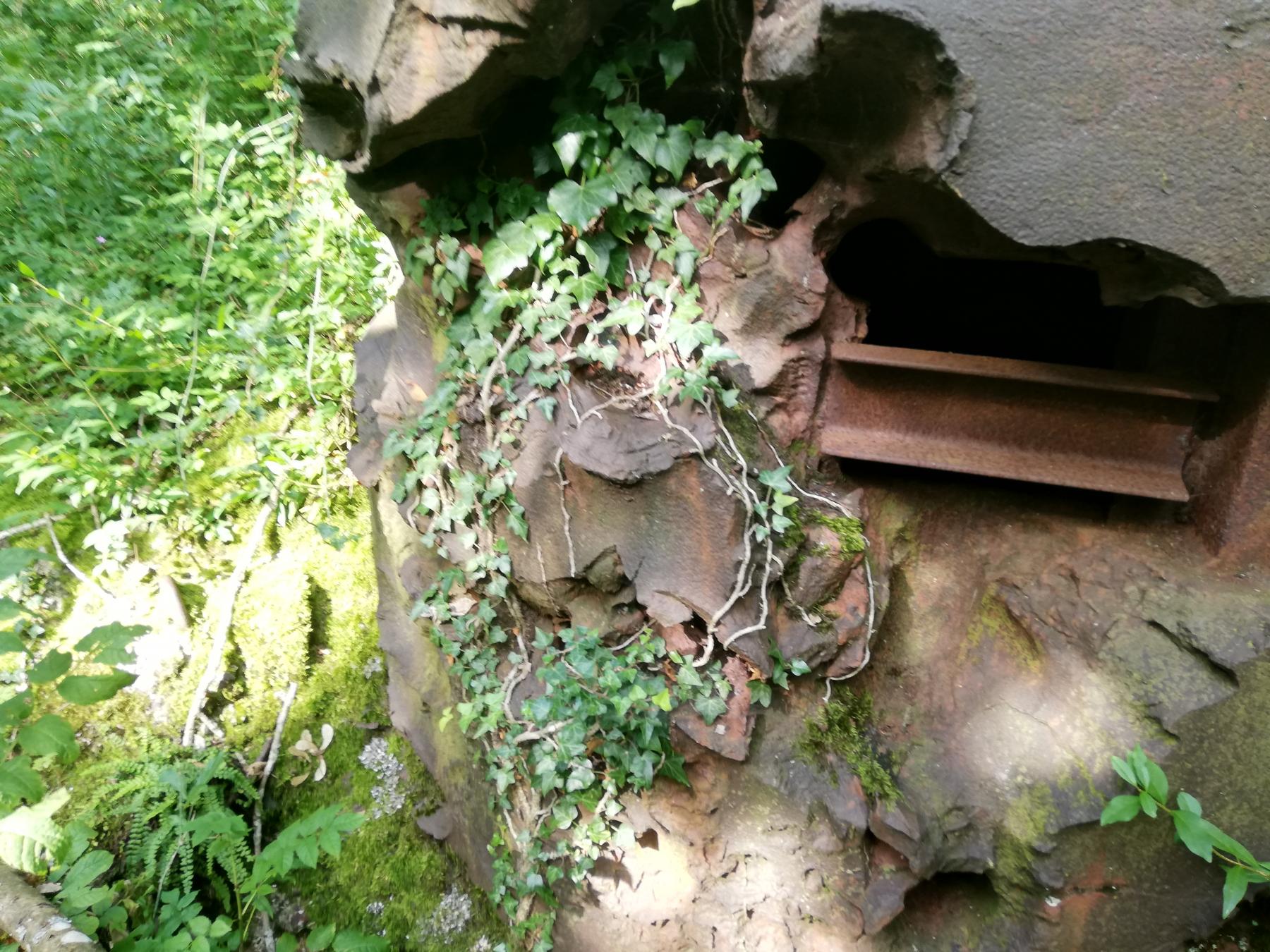 Ligne Maginot - KERFENT - A34 - (Ouvrage d'infanterie) - La cloche GFM la plus impactée par les tirs de Pak 88 allemands. - Blackmamba73