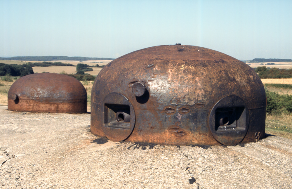 Ligne Maginot - ROHRBACH - FORT CASSO - (Ouvrage d'infanterie) - Bloc 2
Cloche GFM Type B et cloche AM au second plan
 - Michel Teiten