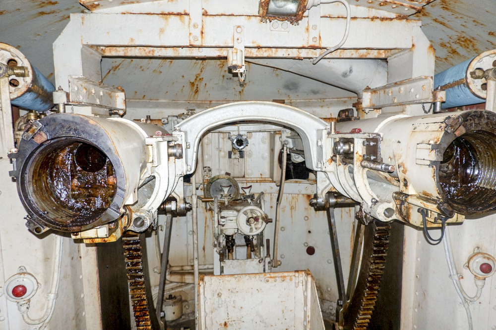 Ligne Maginot - ROCHE LA CROIX (RLC) - (Ouvrage d'artillerie) - Bloc 5
Tourelle 75/33
Chambre de tir avec les deux tubes de 75 - Michel Teiten